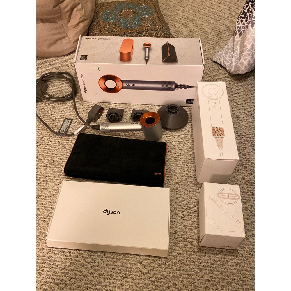[Sold] Dyson Supersonic Hair Dryer Gold Gifit Edition - Picture 6 of 12
